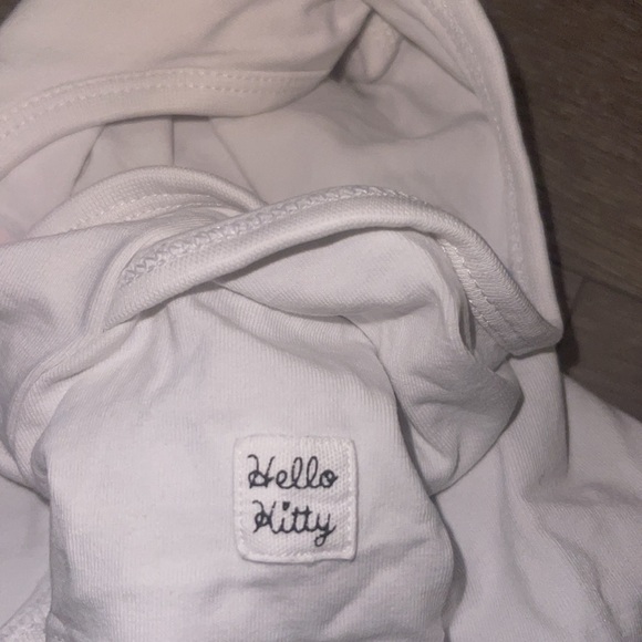 ✨3/$10 ✨ Hello Kitty Onesie - Picture 3 of 4